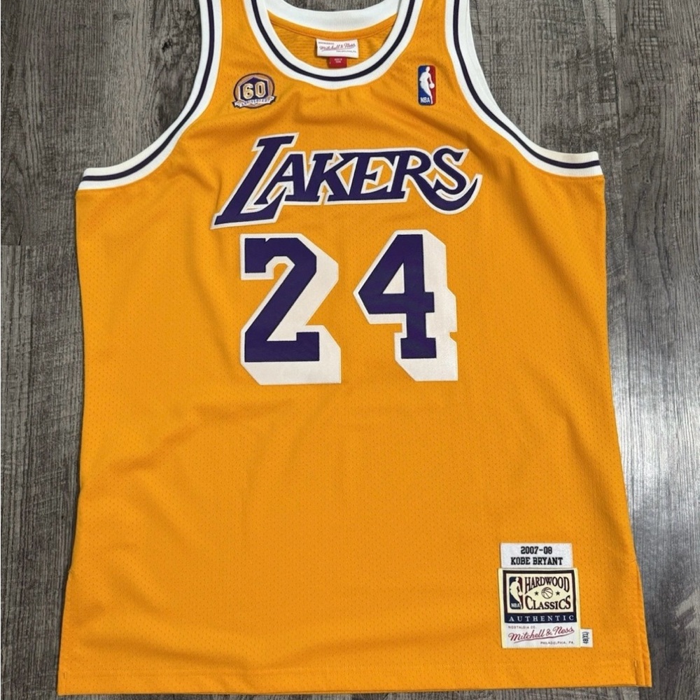 Kobe Bryant Mitchel and ness 07-08 jersey 
Like new now tags
Size XL/48